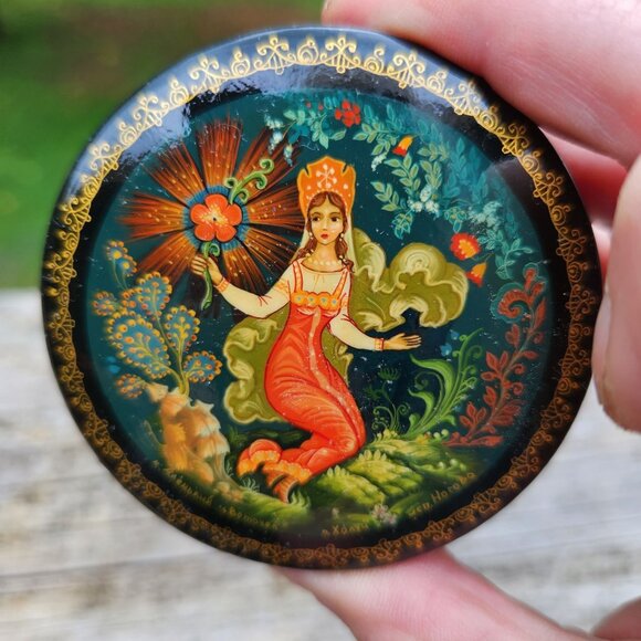 Hand-Painted Russian Lacquer Box Palekh Fedoskino Style Signed "The Princess & F
